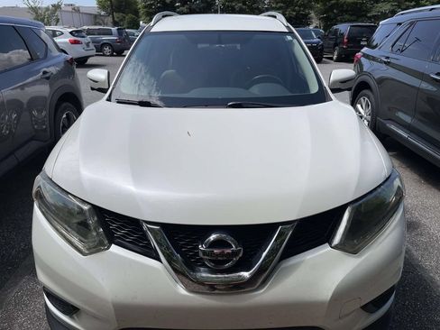 Used 2016 Nissan Rogue SV w/ SV Premium Package FWD image 2