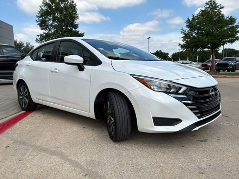 Used 2025 Nissan Versa SV FWD image 4