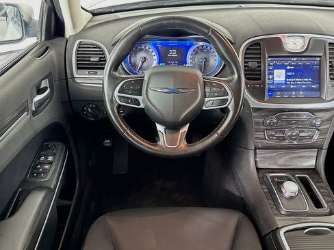 Used 2020 Chrysler 300 Touring image 16