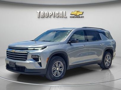 Used 2025 Chevrolet Traverse LT