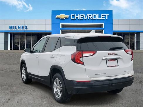 Certified 2024 GMC Terrain SLE image 3