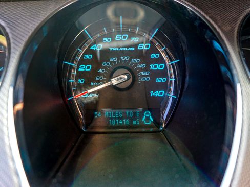 Used 2010 Ford Taurus SHO image 13