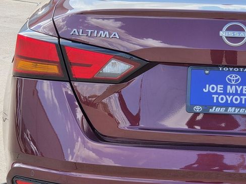 Used 2025 Nissan Altima 2.5 SV FWD image 10