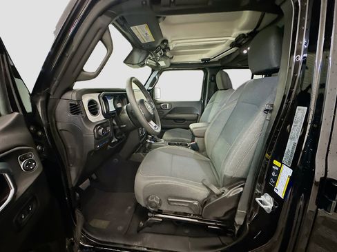 Used 2025 Jeep Wrangler Unlimited Sahara AWD/4WD image 13