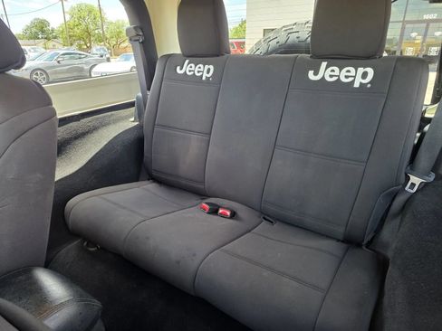 Used 2015 Jeep Wrangler Sahara AWD/4WD image 12