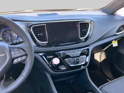 New 2026 Chrysler Pacifica Limited w/ S Appearance Package FWD image 6
