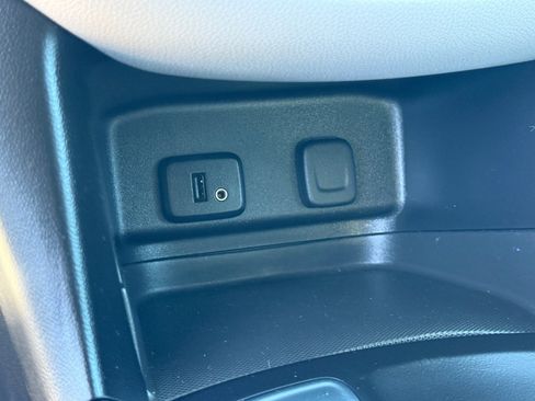 Used 2018 Chevrolet Equinox LS image 20