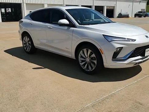 New 2025 Buick Envista Avenir image 2