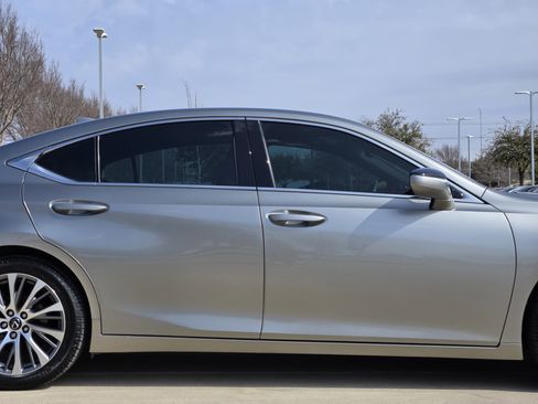Used 2019 Lexus ES 350 w/ Premium Package image 6