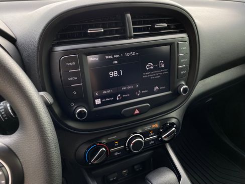 Used 2025 Kia Soul LX FWD image 14