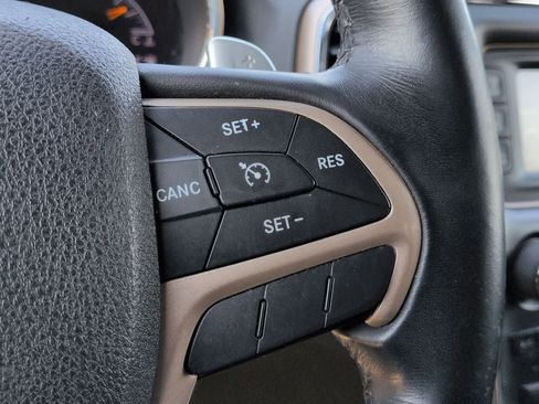 Used 2017 Jeep Grand Cherokee Laredo w/ Quick Order Package 23E AWD/4WD image 24