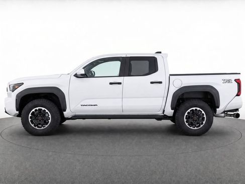 Used 2025 Toyota Tacoma TRD Off-Road AWD/4WD image 4