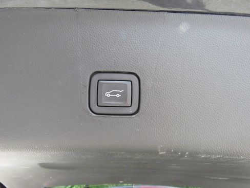 Used 2023 Chevrolet Traverse LT w/ LPO, Cargo Package AWD/4WD image 18