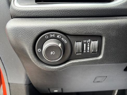 Used 2018 Chrysler Pacifica Limited w/ Advanced Safetytec Group FWD image 31