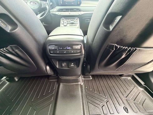 Used 2022 Hyundai Palisade SEL w/ 8P Bench Seat Package AWD/4WD image 31