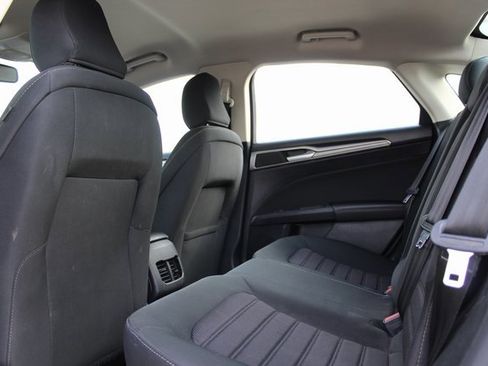 Used 2020 Ford Fusion SE FWD image 14