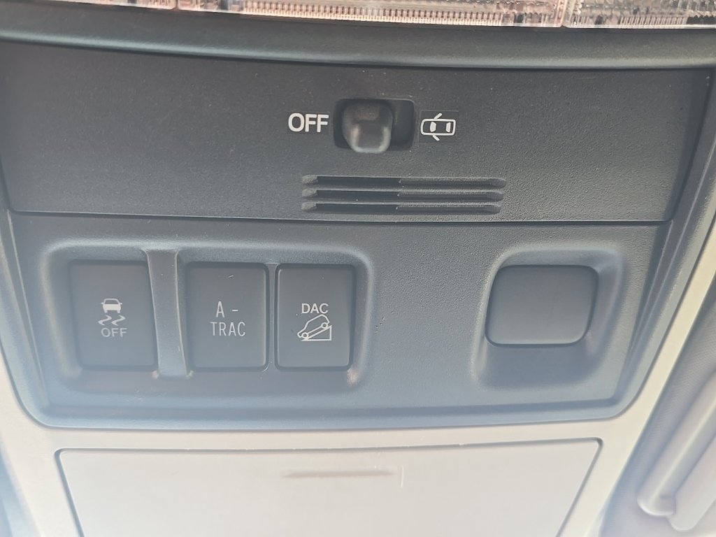 Used 2018 Toyota 4Runner SR5 AWD/4WD image 16