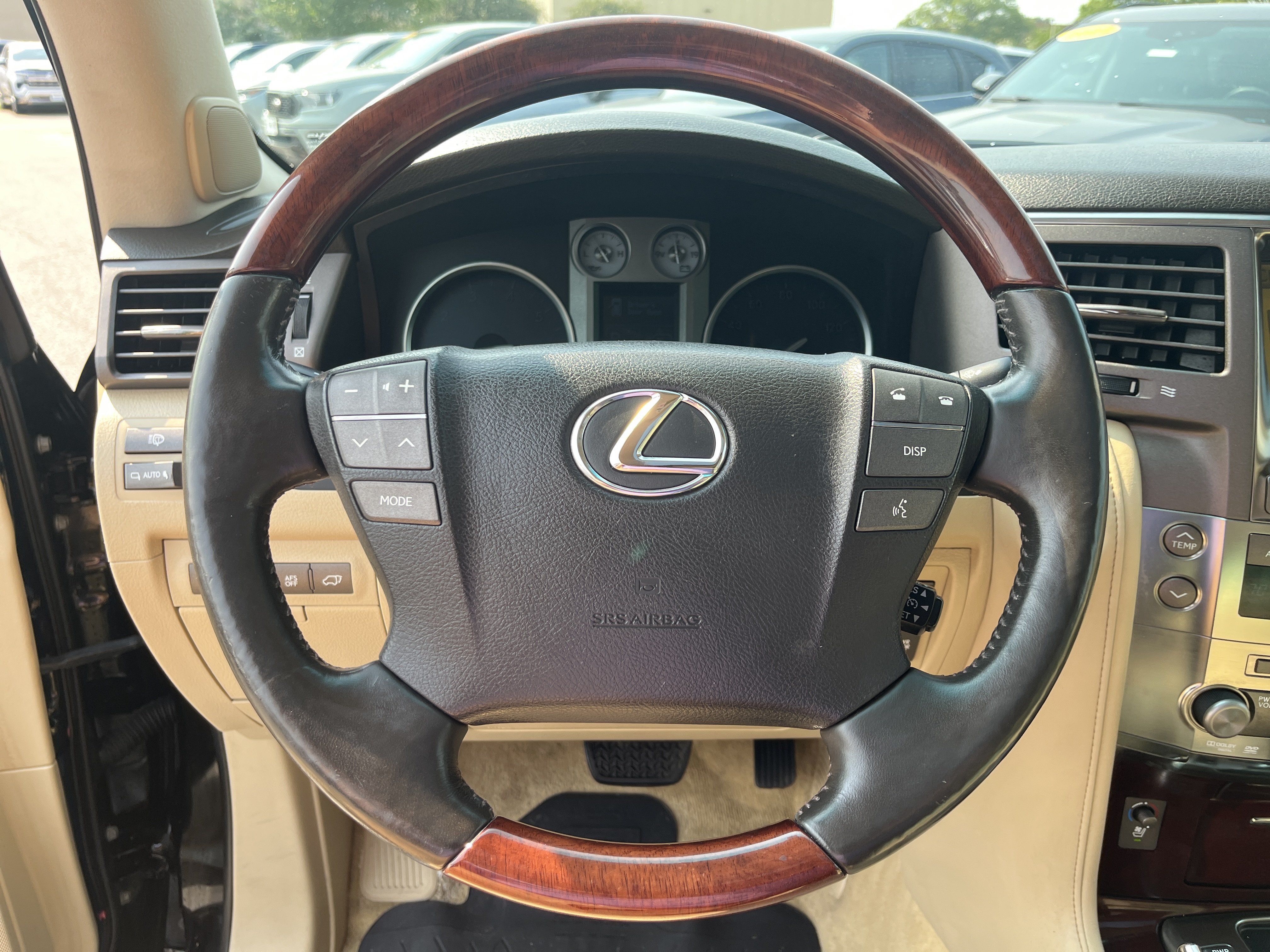 Used 2011 Lexus LX 570 4WD w/ Luxury Pkg image 21