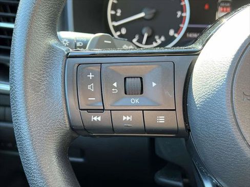 Used 2023 Nissan Rogue SV image 21