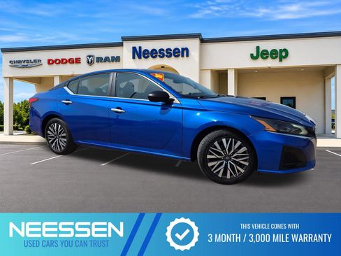 Used 2025 Nissan Altima 2.5 SV FWD image 1