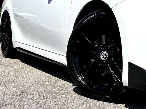 Used 2025 Toyota Camry SE w/ Convenience Package FWD image 2