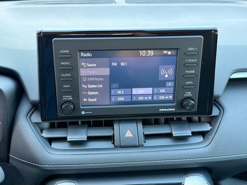 Used 2020 Toyota RAV4 LE image 29