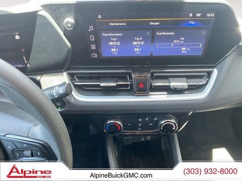 Used 2025 Chevrolet TrailBlazer LT AWD/4WD image 11