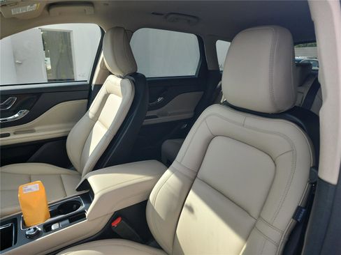 New 2026 Lincoln Corsair Premiere image 14