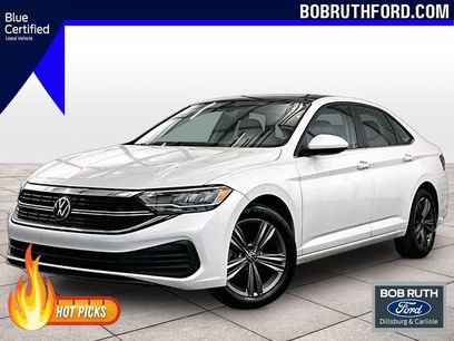Used 2023 Volkswagen Jetta SE w/ Panoramic Sunroof Package