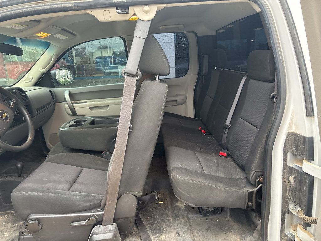 Used 2013 Chevrolet Silverado 2500 W/T AWD/4WD image 4