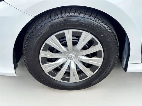 Used 2022 Toyota Camry LE FWD image 28