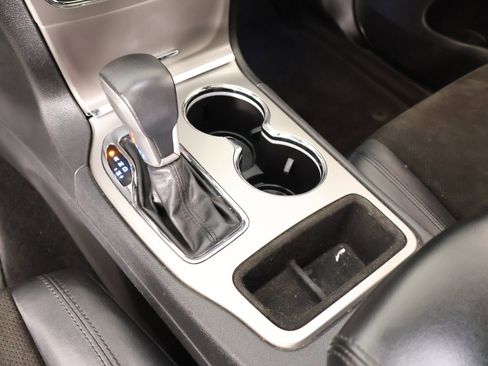 Used 2018 Jeep Grand Cherokee Altitude image 9