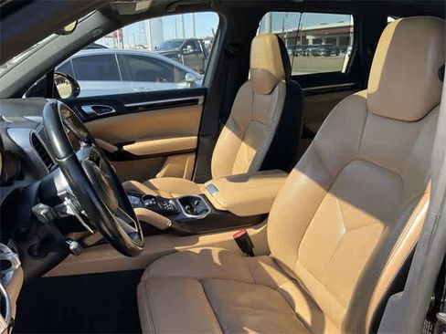 Used 2018 Porsche Cayenne Platinum Edition image 12