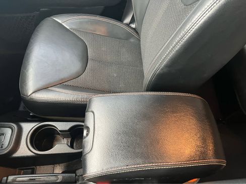 Used 2017 Jeep Wrangler 75th Anniversary image 29