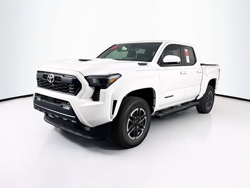 New 2025 Toyota Tacoma TRD Sport image 3