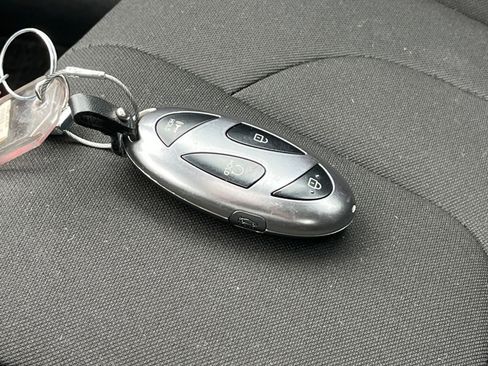 Used 2025 Hyundai Elantra SEL image 21