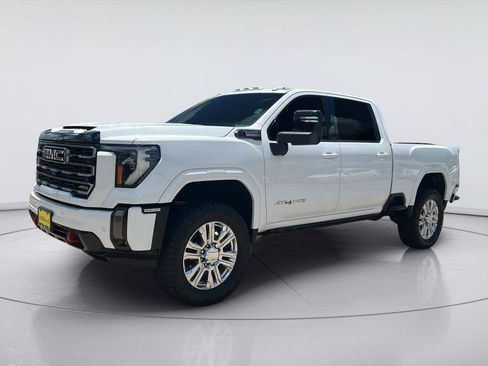 Used 2024 GMC Sierra 2500 AT4 w/ AT4 Premium Plus Package AWD/4WD image 3