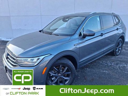 Used 2024 Volkswagen Tiguan SE image 4
