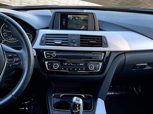 Used 2018 BMW 320i xDrive Sedan image 6