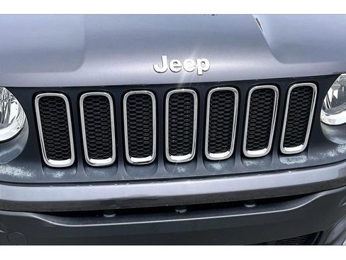 Used 2018 Jeep Renegade Latitude w/ Cold Weather Group AWD/4WD image 34