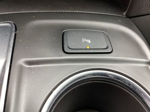 Used 2024 Chevrolet Equinox LT w/ LPO, Floor Liner Package FWD image 38