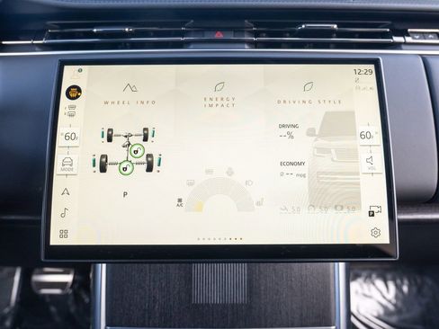 Used 2025 Land Rover Range Rover Autobiography image 24