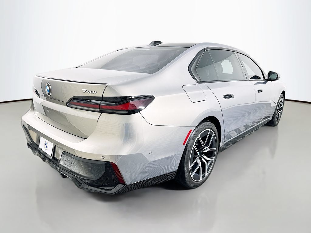 Certified 2023 BMW 740i RWD image 5