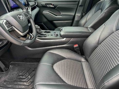 Used 2024 Toyota Highlander XSE AWD/4WD image 12