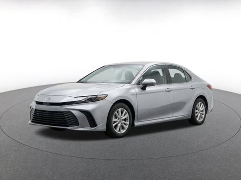 Used 2025 Toyota Camry LE FWD image 3