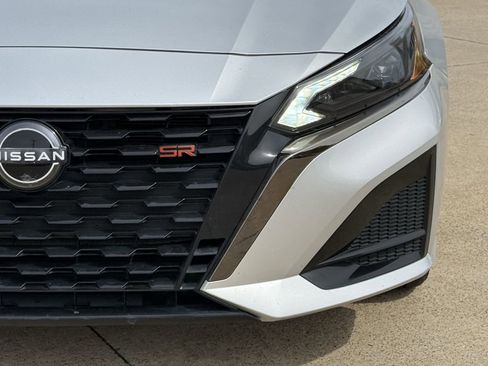 Used 2024 Nissan Altima 2.5 SR w/ SR Premium Package image 9