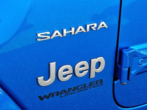 Used 2021 Jeep Wrangler Unlimited Sahara AWD/4WD image 32