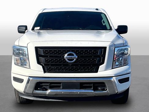 Used 2021 Nissan Titan SV image 2