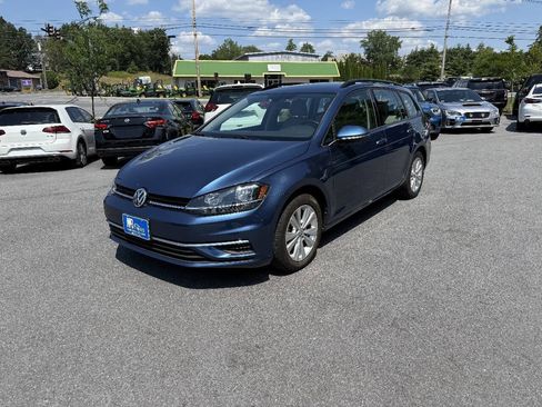 Used 2019 Volkswagen Golf S w/ Driver Assistance Package AWD/4WD image 2