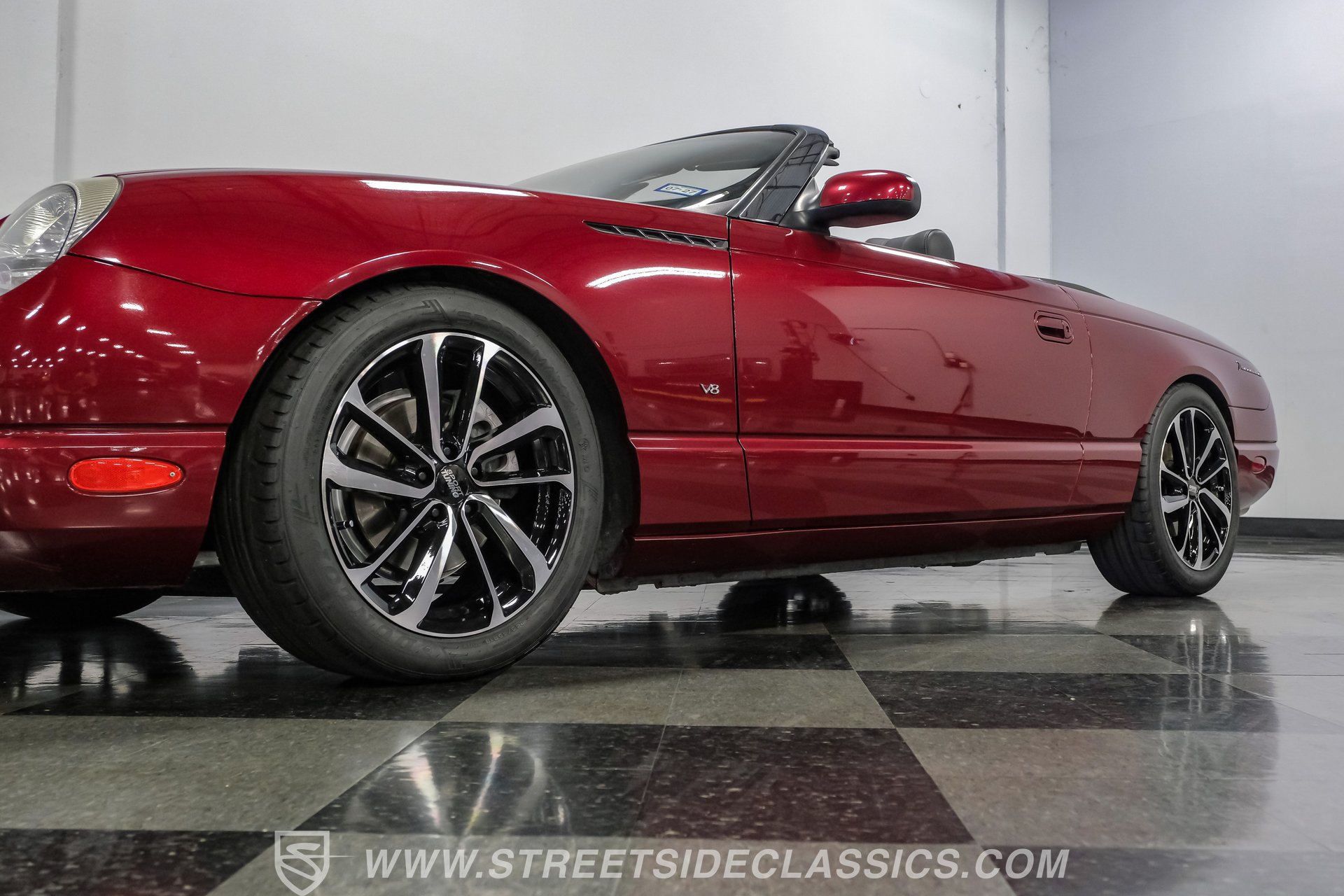 Used 2004 Ford Thunderbird RWD image 24